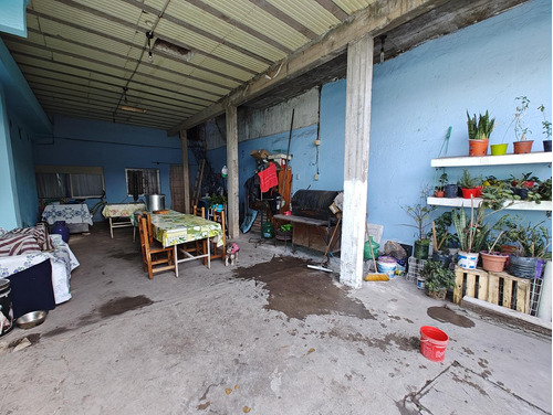 Casa En Venta En Isidro Casanova