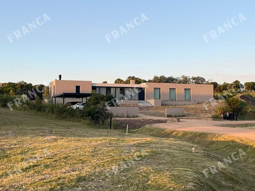 Casa En Alquiler Temporario En Barrio Cerrado José Ignacio. (ref: Fro-808)