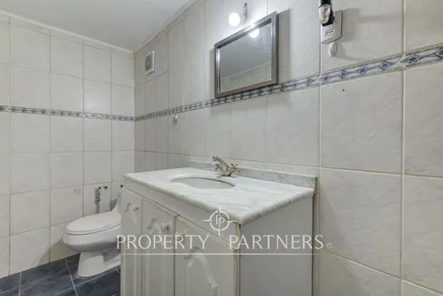 Duplex En Luis Thayer Ojeda, Metro Tobalaba, Provi...