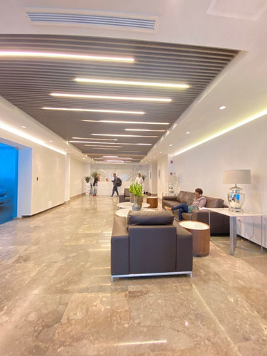 Alquilo Local De Oficina En Torre Corporativa Y Profesional ! 200 Mts .
