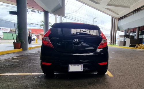 Imagen 3 de 6 de Hyundai Accent, Modelo 2013