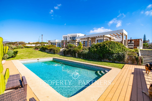 Increíble Casa Mediterranea En Venta Con Gran Terr...