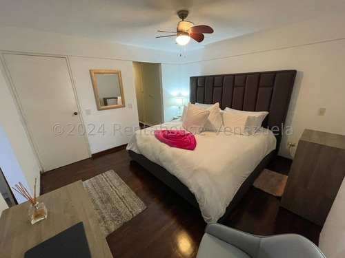Las Esmeraldas !! En Venta Totalmente Amoblado, Equipado Y Actualizado Hace 3 Meses, 201 M2, 3 Hab., 4 Baños, 2 Pe. Impecable Conjunto Residencial, Piscina, Parrillera, Cancha Tenis, Gimnasio.