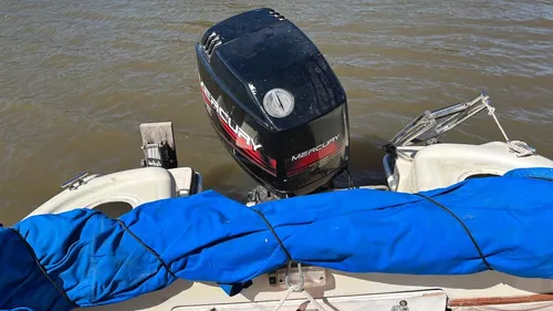 Lancha. Casco Genua 4,90 Motor Mercury 75 Hp