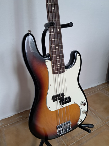 Bajo Fender Precision 