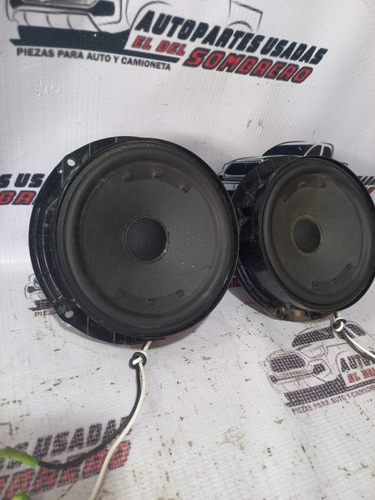 Par De Bocinas Traseras Vw Jetta A4 Clasico 2012,c2008-2015 Negro (Usado)