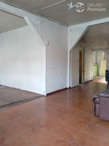 Casa En Venta De 3d+1b+amplio Patio. En Coronel
