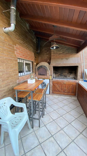 Venta Casa En Santa Rita 2 Dormitorios Pileta