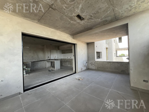 Venta Semipiso Tipo Loft Divisible Con 2 Cocheras En Bernal Oeste