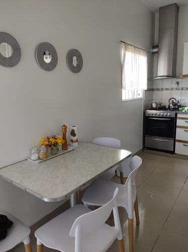 Casa En Venta 3 Ambientes Reciclado A Nuevo