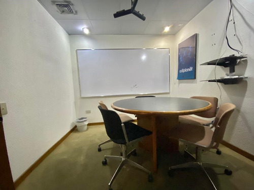 Se Vende Ofc/ Local Comercial 100m² En Centro Profesional Santa Paula