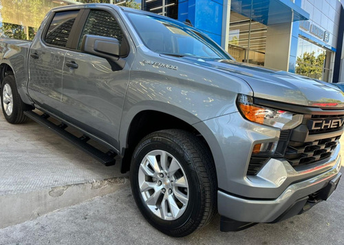Chevrolet Silverado 5.3 V8 Custom Doble Cabina 4X4 At