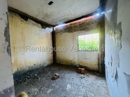 Venta Casa En Cabudare En Obra Gris, Ubicada En Un Urbanismo Cerrado Con Seguridad ,urb La Montanita Katty Vasquez Kv- Cod 25 -19913