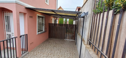 Casa En Barrio Residencial Con Jardín Terraza Techada