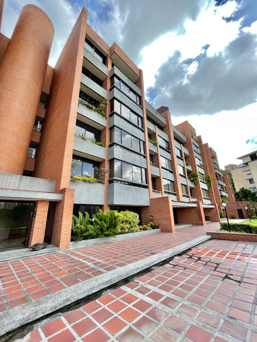 En Alquiler Apartamento De 243m2 En Lomas De La Alameda 