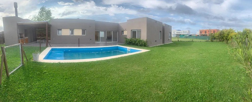 Imagen 3 de 14 de Venta De Casa En Oportunidad Una Sola Planta El Canton - Barrio Golf - Lote Interno