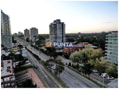 Imagen 8 de 21 de Edificio Con Servicios
