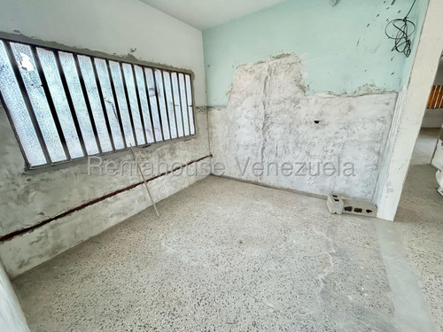 Dalisa Bigott Vende Casa Comercial Cerca De Av. Venezuela, Barquisimeto | 4h/4b | 540 M², Potencial Para Bodegón, Clínica O Colegio | #25-18049