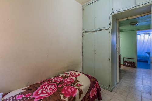 Venta Departamento A Reciclar Semipiso 3 Ambientes Con Dependencia, Balcón Y Baulera.