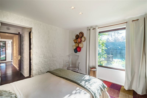 Casa En Venta De 5 Dorm. En Lo Barnechea