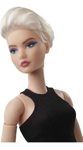 Barbie Signature Looks Rubia Pelo Corto Top Negro Y Botines
