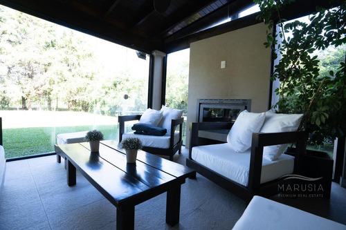 Venta Casa 4 Dormitorios, Excelente Calidad Y Muy Confortable En Ayres De Pilar