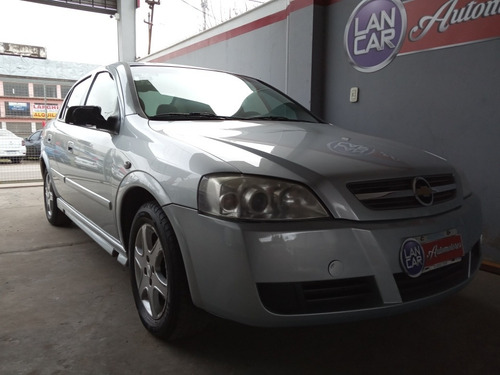 Imagen 8 de 13 de Chevrolet Astra 2.0 Gl 2009
