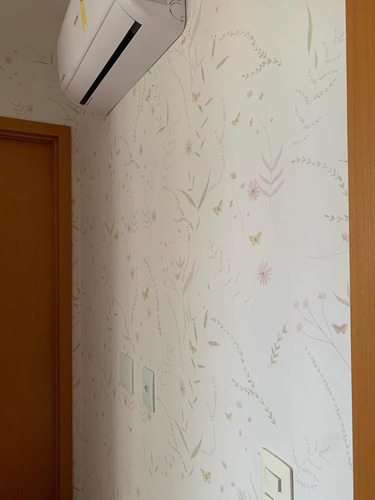 Aplicação De Papel De Parede E Adesivos