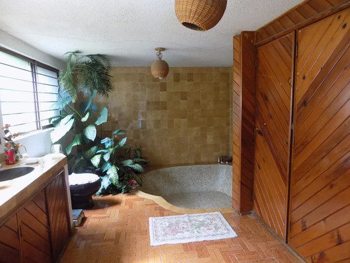 Casa Sola En Lomas De Atzingo, Cuernavaca, Morelos - Seq-173-cs