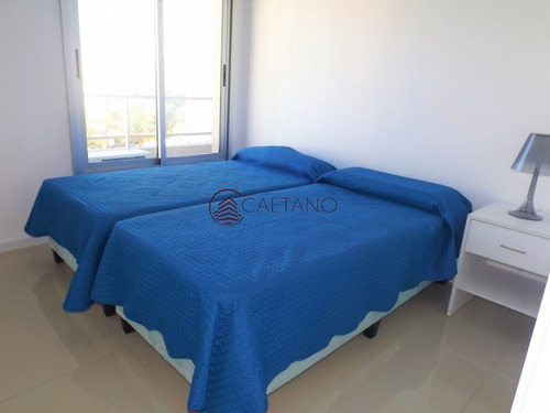 Apartamento De Dos Dormitorios Con Vista!- Ref: 2239