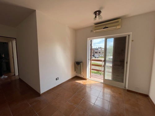 Imagen 3 de 11 de Venta - 3 Ambientes En Barrio La Coca Cola Con Escritura!