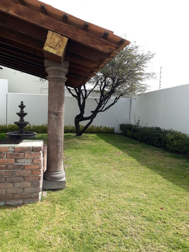 A 10 Min De Los Arcos Privada Exclusiva De Casas De Autor, Estilo Mexicano Moderno 3 Rec Con Baño Y Vestidor Espacios Amplios Y Jardin Trasero