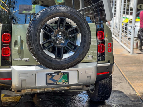 Land Rover Defender P400 2021