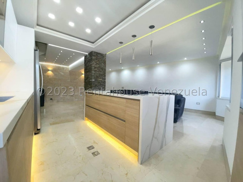 Penthouse Dúplex En Venta En Urb. El Cigarral Aym 24-22657