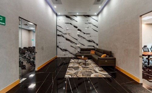Oficina En Venta En Torre Azenzo, Con Acceso Al Balcón.