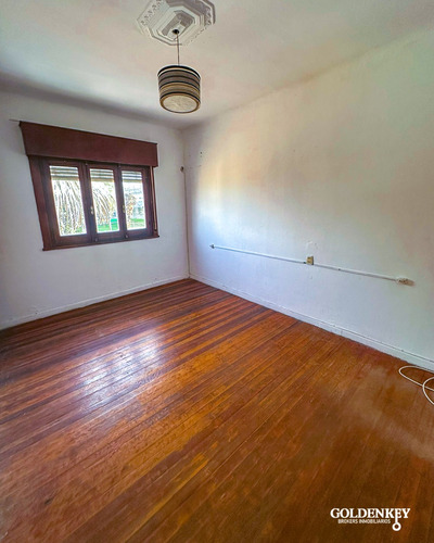 Alquiler Casa 2 Dormitorios Con Opción A 3 Y Balcón Y Patio En Barrio Cerro