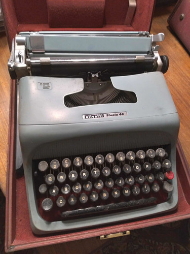 Maquina De Escribir Olivetti Studio 44