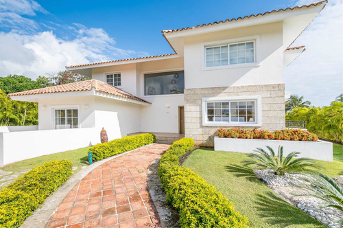 Imagen 13 de 18 de Venta De Villa De Lujo En Cocotal Punta Cana Con Piscina