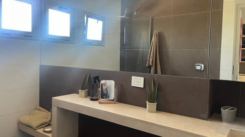 Venta De Casa Moderna 6 Amb. En El Country El Rocio Canning