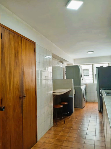 Venta Excelente Apartamento En Lomas Del Ávila, Cuenta Con 95.53m2