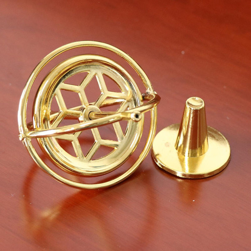 ... Giroscopio De Precisión Con La Yema Del Dedo Que Gira