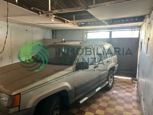 Casa En Venta En La Universidad. Cod V61643