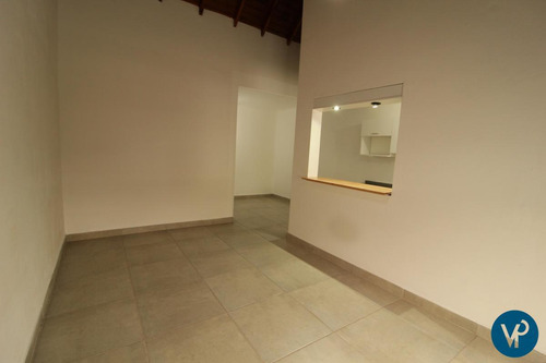 Casa En Venta Castelar Apto Crédito Bancario, Ph 3 Ambientes Con Departamento 2 Ambientes Al Fondo