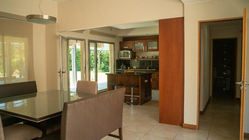 Casa En Venta - 3 Dormitorios 2 Baños - Cochera - 930mts2 - Costa Juncal, San Nicolás De Los Arroyos