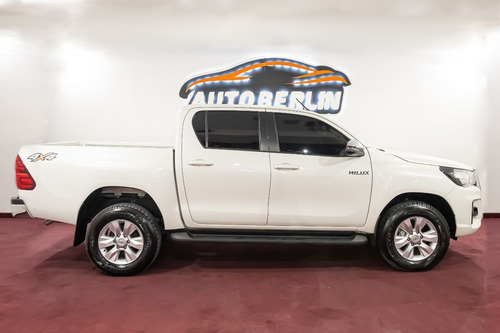 Imagen 2 de 15 de Toyota Hilux Srv 4x4