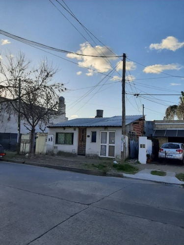 Imagen 1 de 14 de Casa Ideal Para 2 Familias En Venta - Moron Norte