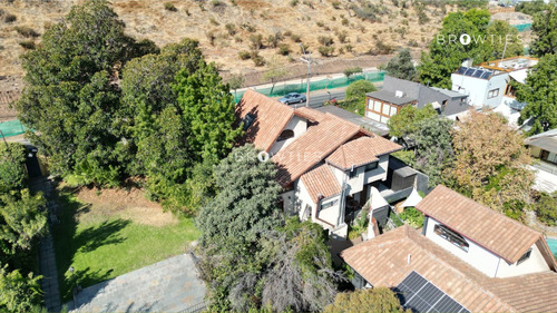 Casa Con Ubicación Estratégica Y Vista Al Valle De Santiago.