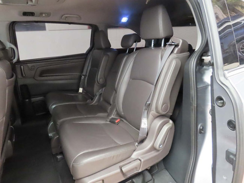 Imagen 6 de 14 de Honda Odyssey Touring 2018 Plata Lunar