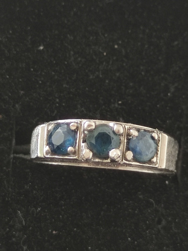 Anillo Plata Paladio Con 3 Zafiros Uno Con Detalle (Usado)