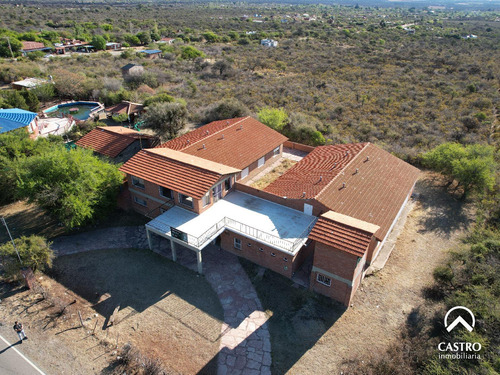 Hotel Sobre Los Mandarinos, Carpintería.